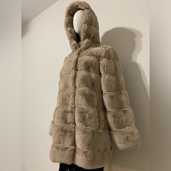 BCBGMaxAzria Hooded Tan Faux Fur Coat - Picture 10 of 17